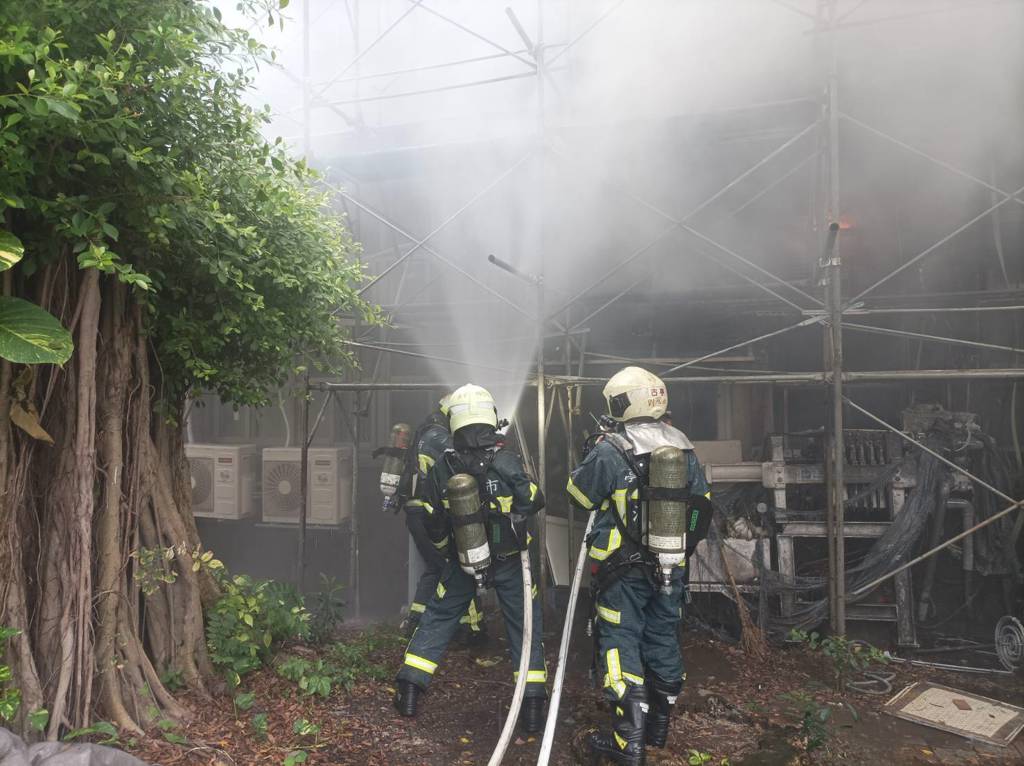 台湾大学化工系一实验室爆炸起火，9人受伤送医